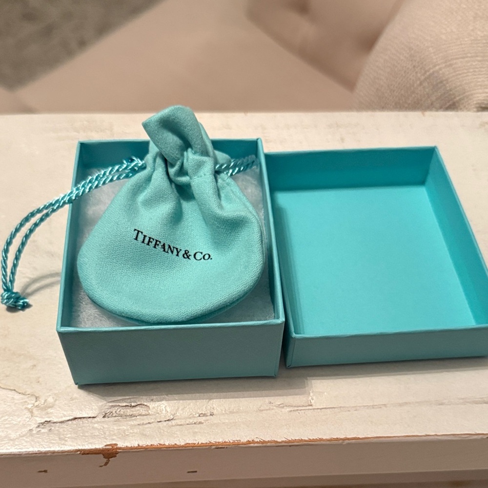 Tiffany & Co. Turquoise Gift Box and Pouch only authentic - Picture 3 of 3